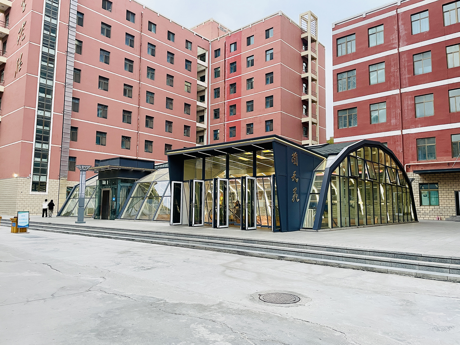 Large-Span Fixed Sunroom: Innovative Solution for an Ultra-Wide Space of 24.5 Meters