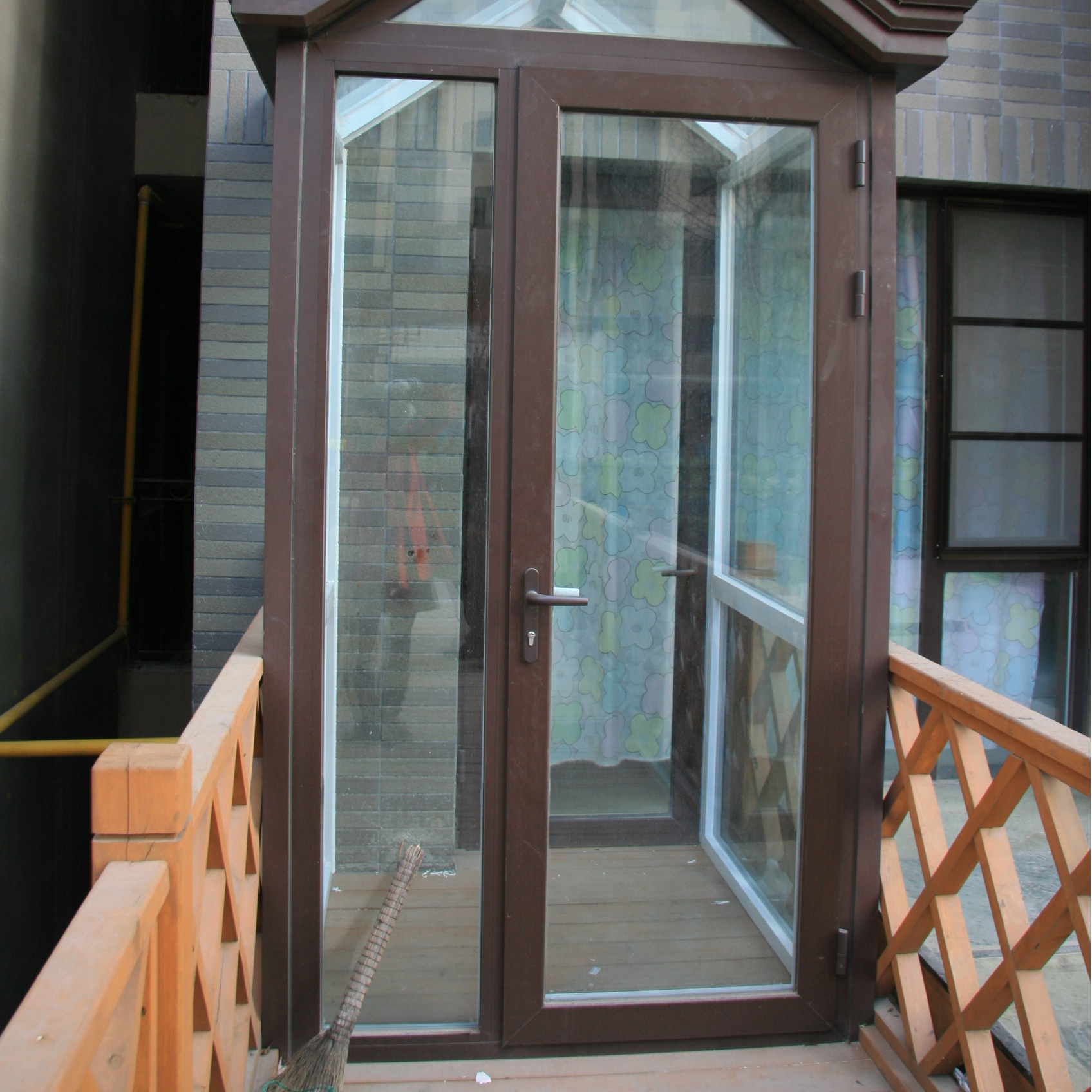 Beneficios inigualables de las puertas de vidrio con marco de aluminio