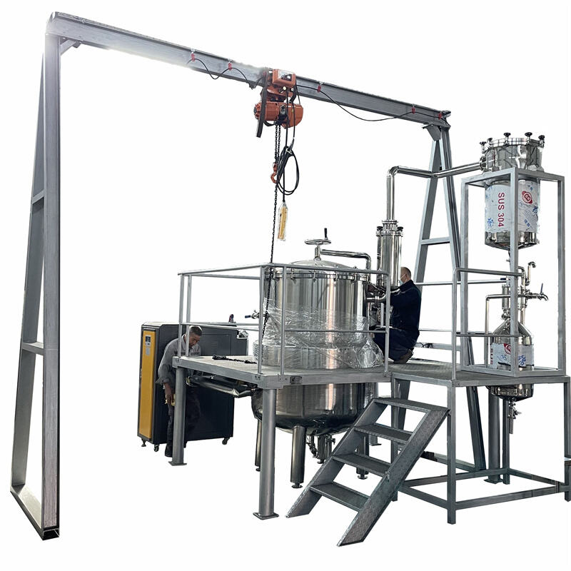 Essential Oil Distiller by Steam Heating with Loading or Discharge Basket
