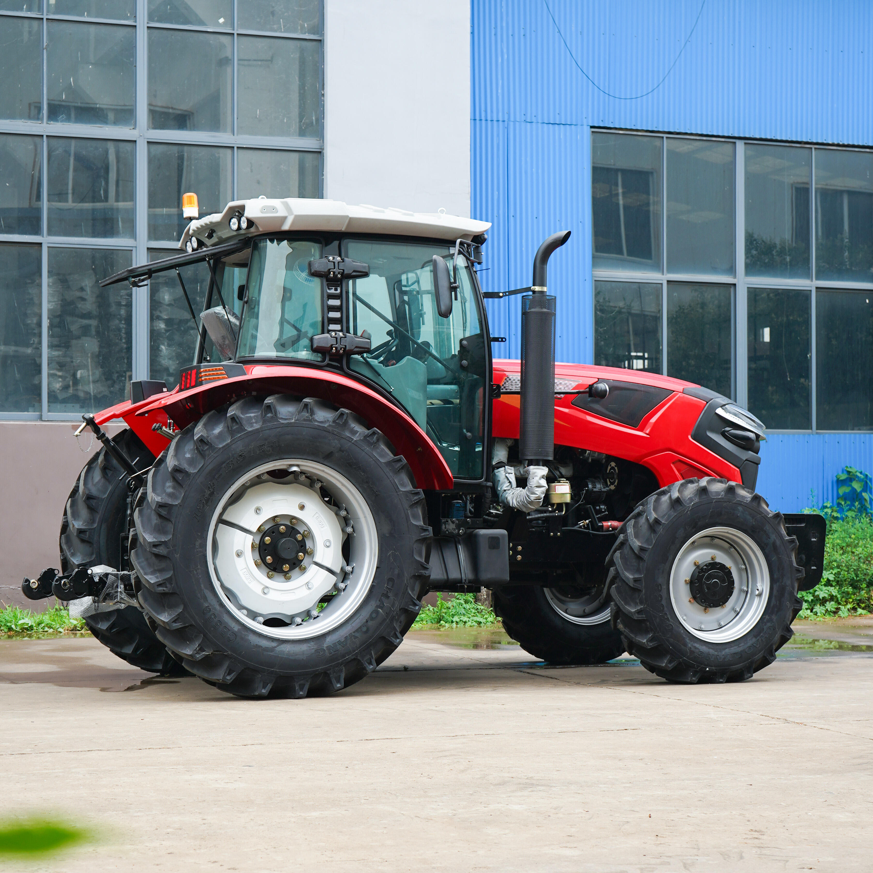High Quality Powerful Tractors with High Operating Efficiency Good Sale