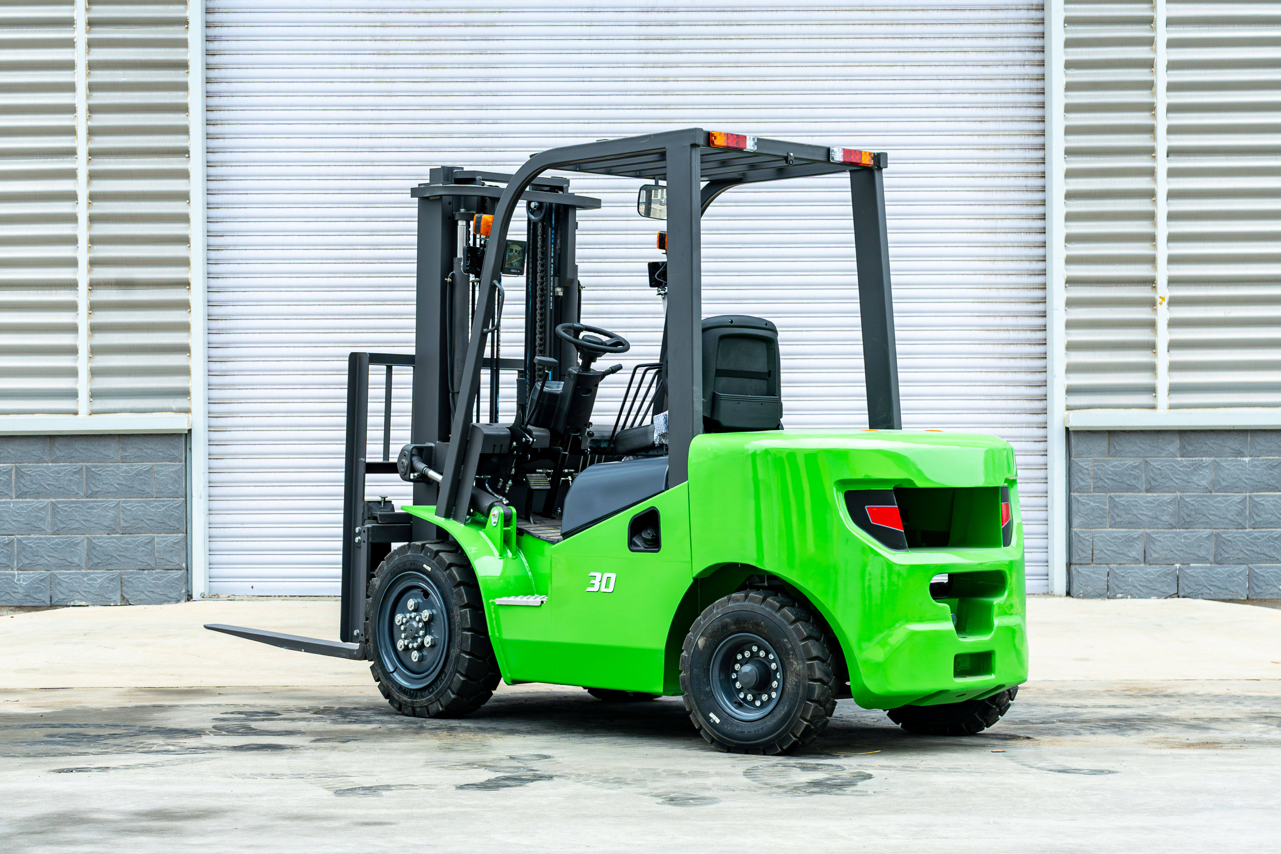 https://shopcdnpro.grainajz.com/category/483737/4267/72e142430972d13a60704f0da74dd416/forklift.jpg