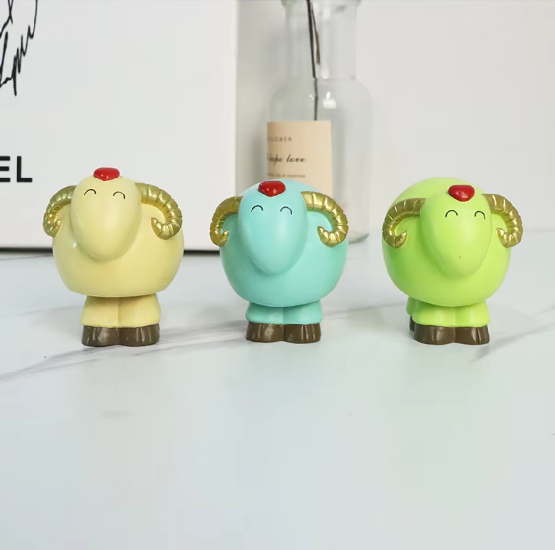 Anime Peripheral Distributors: How to Expand Niche Markets through Customized Anime Nodding Dolls?