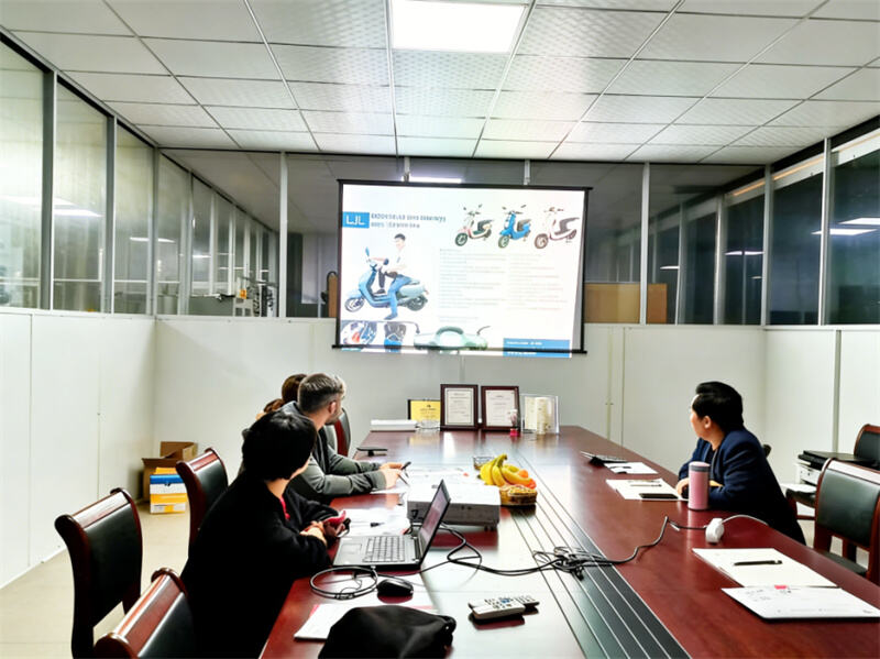 New Development in Electric Motorcycle Export: Zhejiang Shengge Technology Hosts French Partners, Retro E-Scooters Win Favor