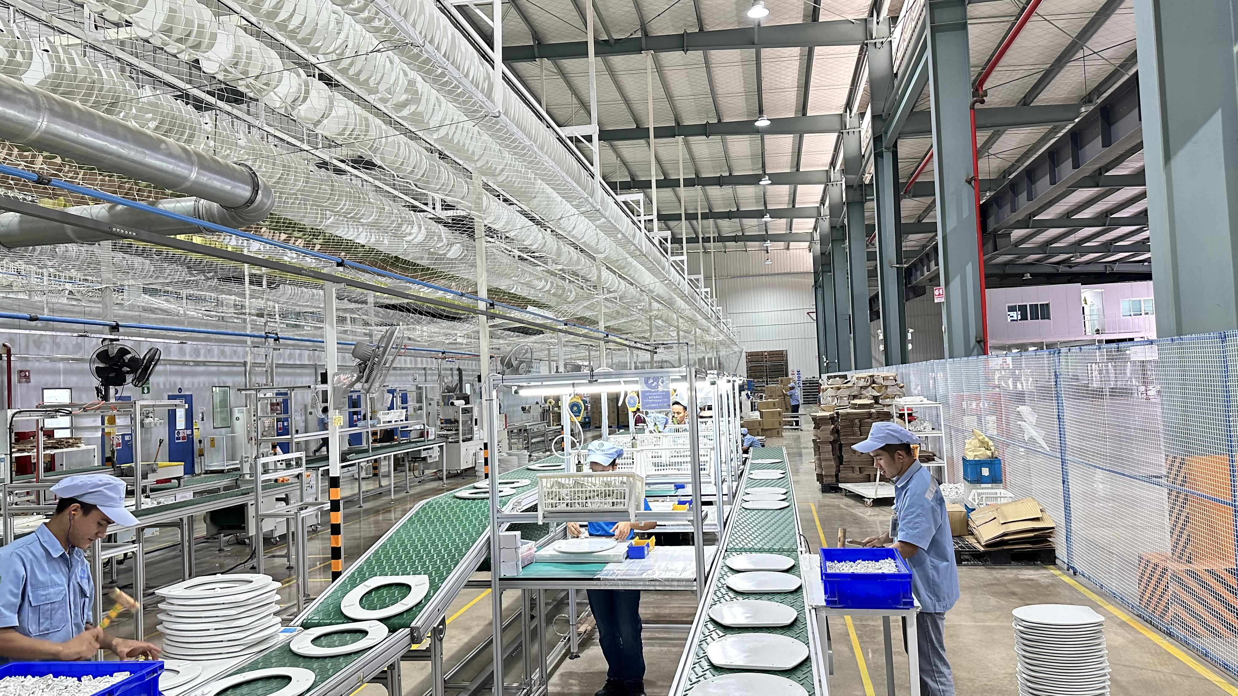 toilet seat manufacturer