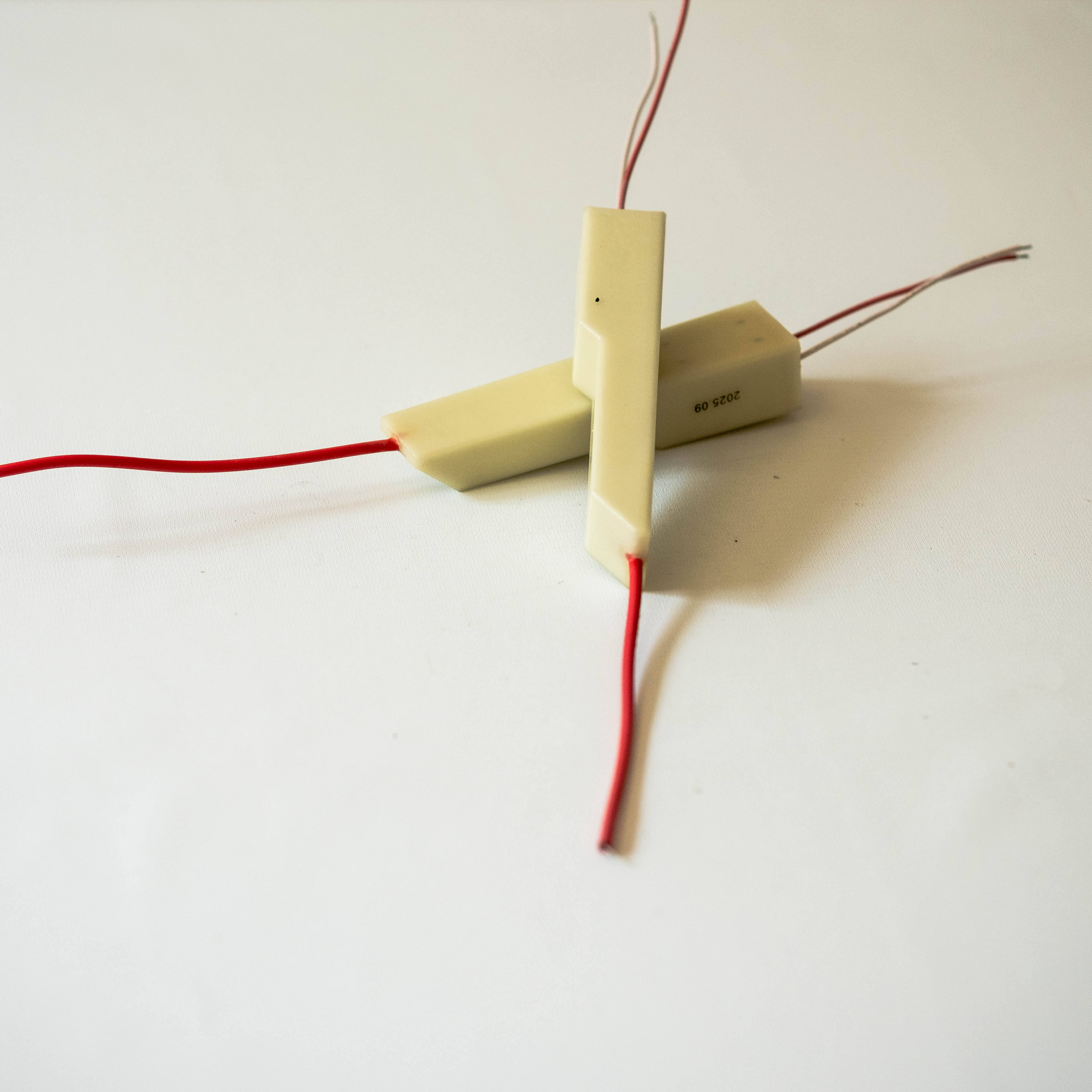 What is the working principle of electrostatic spraying