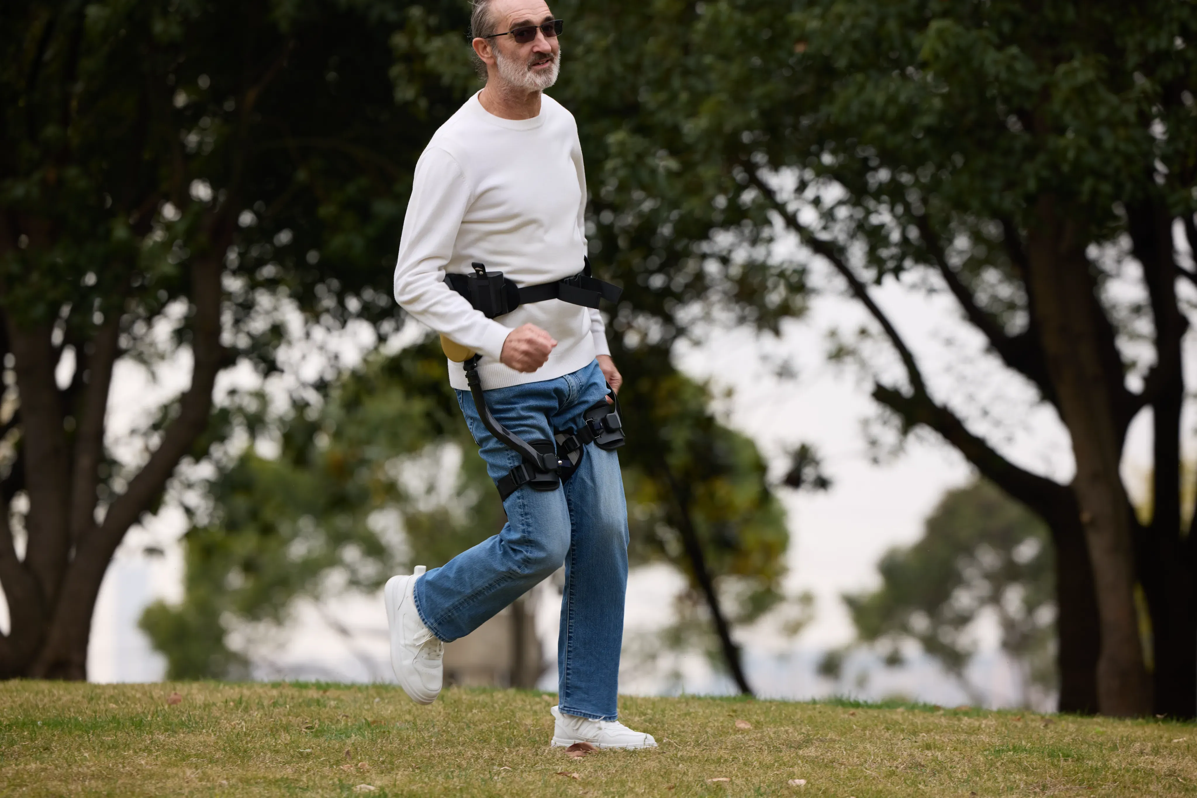 What Are the Benefits of Using Walking Aids for Seniors?