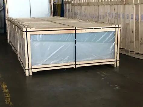 উৎপাদকরা কীভাবে অতি-স্বচ্ছ কাচের সামঞ্জস্য নিশ্চিত করে?