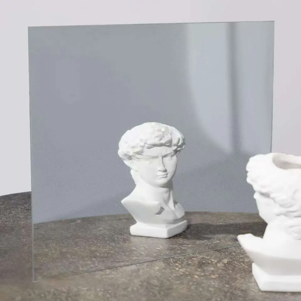 هل يمكن للمرايا الألومنيومية مقاومة التآكل في المناطق الرطبة؟