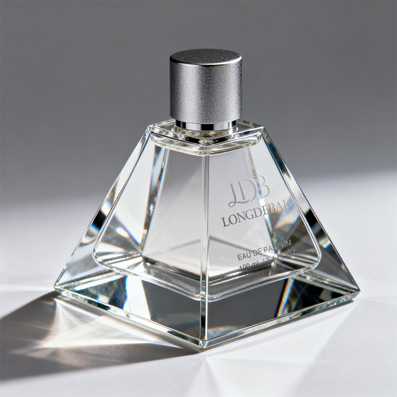 30ml 50ml 100ml pyramidformad högpermeabel glasparfymflaska med metalllock