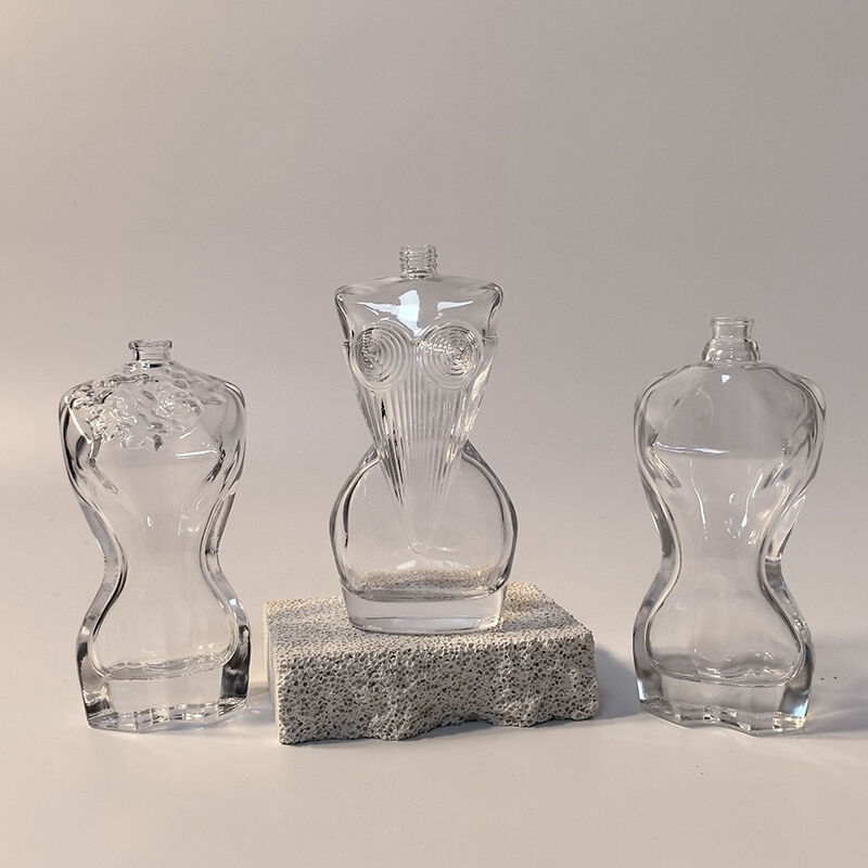 Jedinečné lahve kolínské vody ve tvaru lidského těla