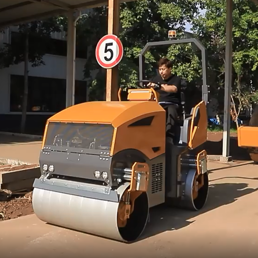 3 tonnu divkameru ceļa tīrītājs