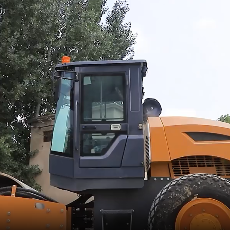 8 tonnu vienkameru ceļa tīrītājs