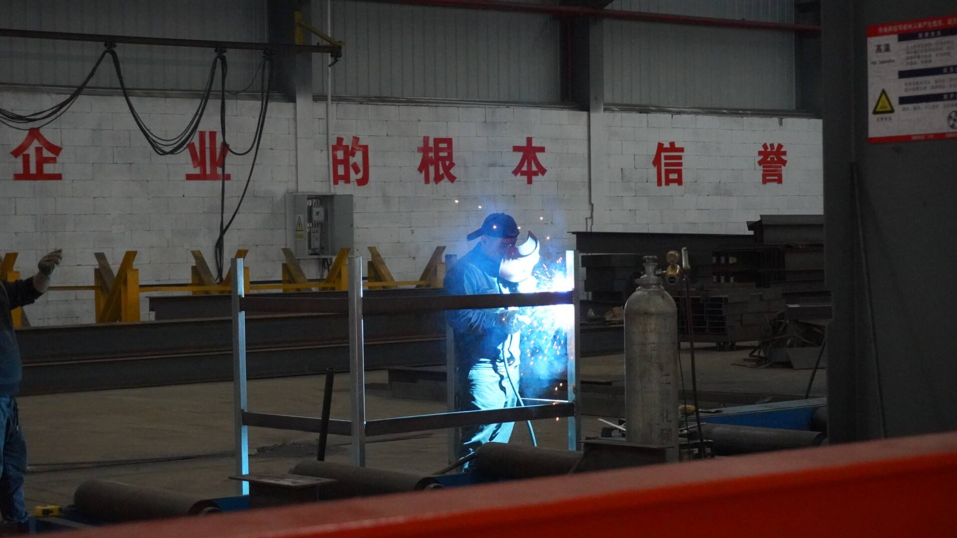 Solutions complètes pour structures en acier proposées par un fournisseur de bâtiments industriels