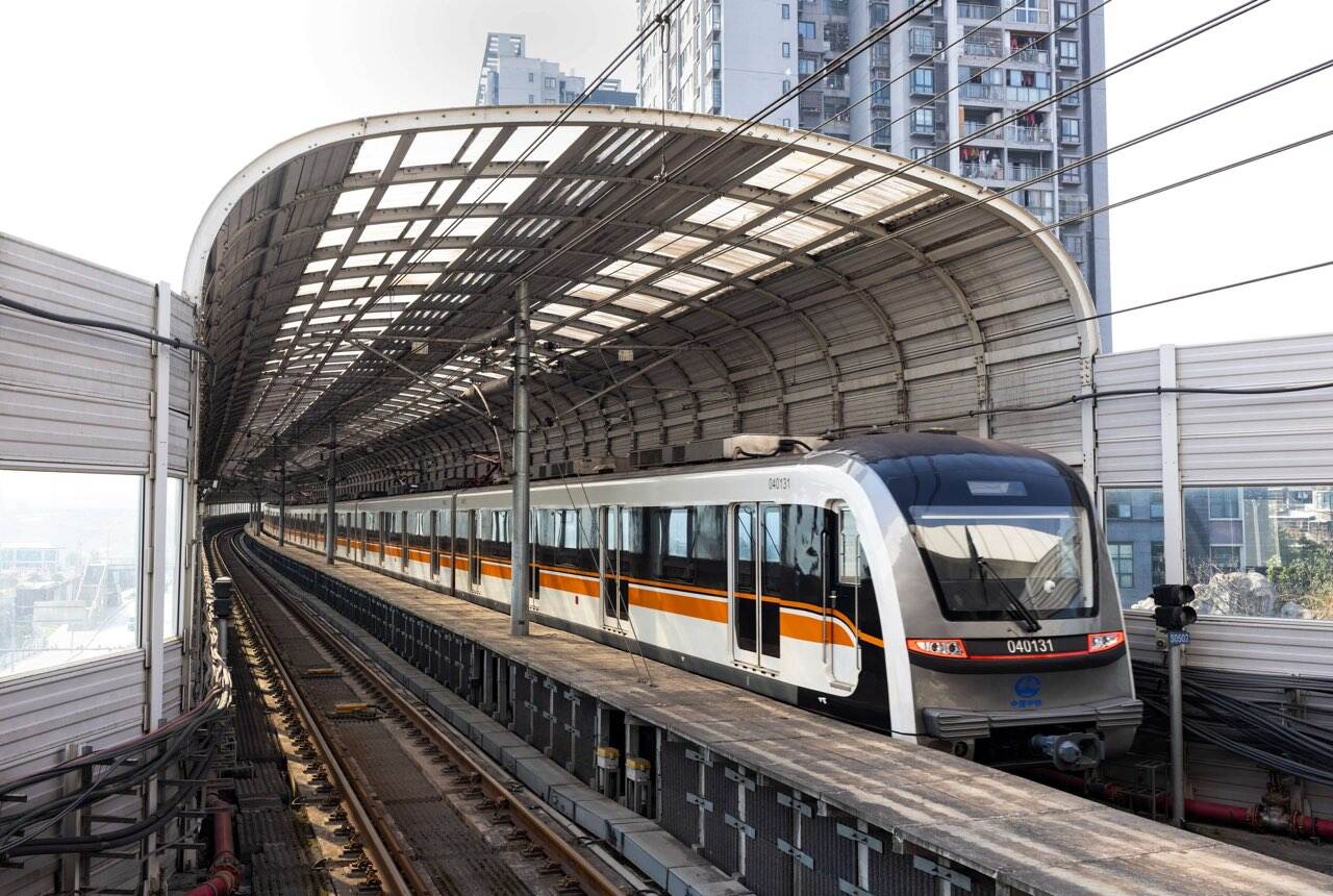 Oficiální zahájení provozu západního prodloužení linky 4 chongqinského metro – společnost Huzhou Zeyong Steel Structure poskytuje pevnou podporu pro podzemní koridory