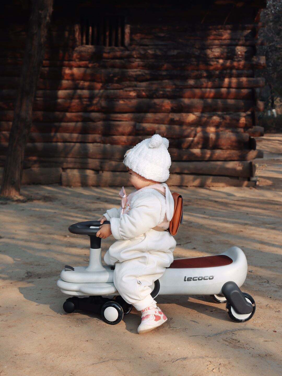 How Can a Swing Car Support Early Motor Skill Development Through Play?