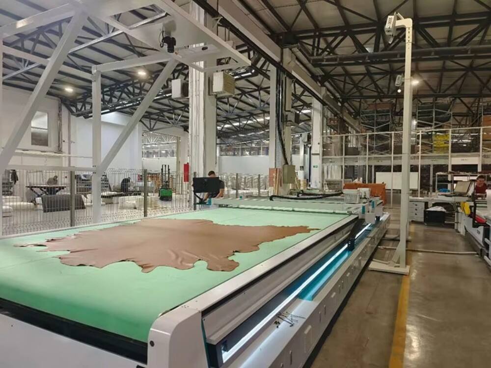 Bangzheng Intelligent Leather Cutting Machine High-Precision Digital Leather Processing Solution (3).jpg