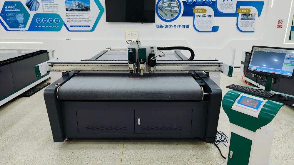 Bangzheng Vibrating Knife Fabric Cutting Machine Intelligent and Precise, Redefining Cutting Standards (3).jpg