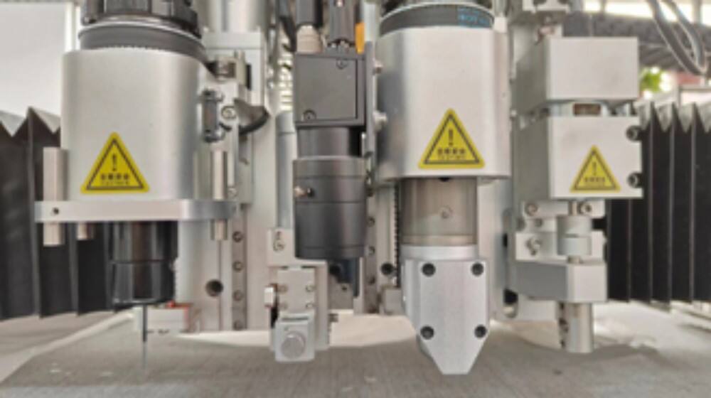 Bangzheng Vibrating Knife Fabric Cutting Machine Intelligent and Precise, Redefining Cutting Standards (4).jpg