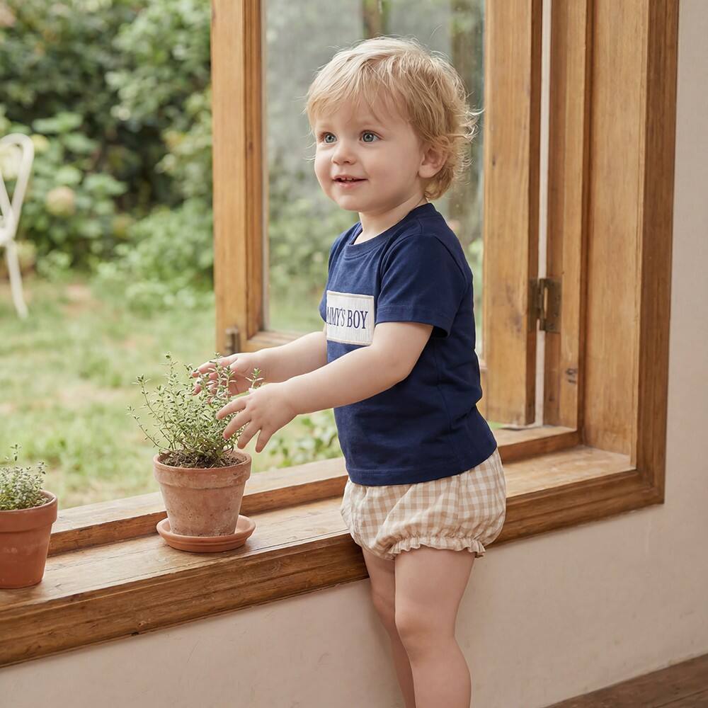 Baby Mommys Boy Navy Blue T-shirt i Tan Gingham Bloomer Shorts Set