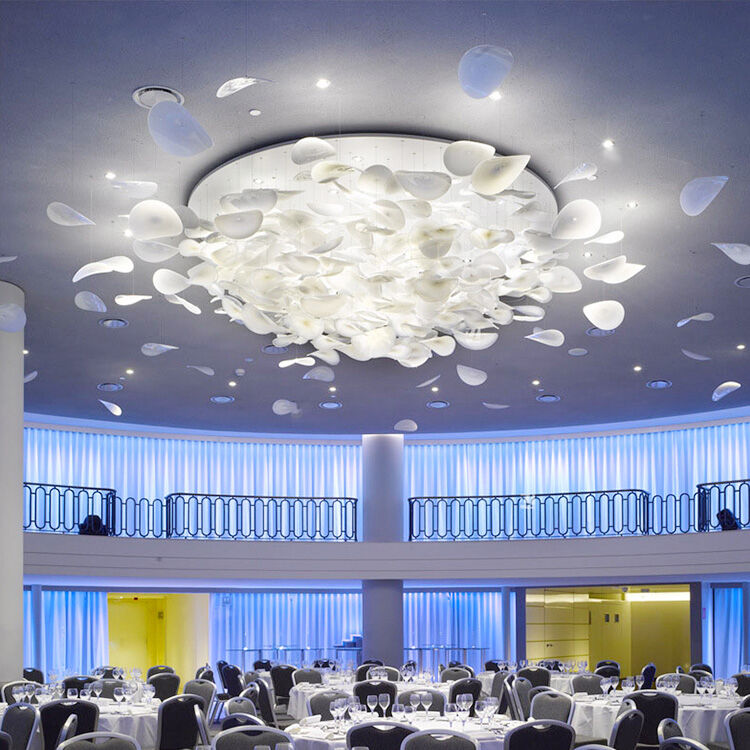Suspension en verre artistique sur mesure, lampe plafonnier en forme de feuille de lotus et grande suspension pour salon à haut plafond, hall d'entrée, hôtel ou villa