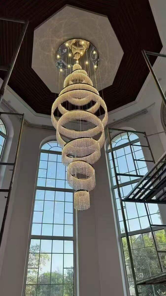 Experience the Elegance of Luxury Chandeliers