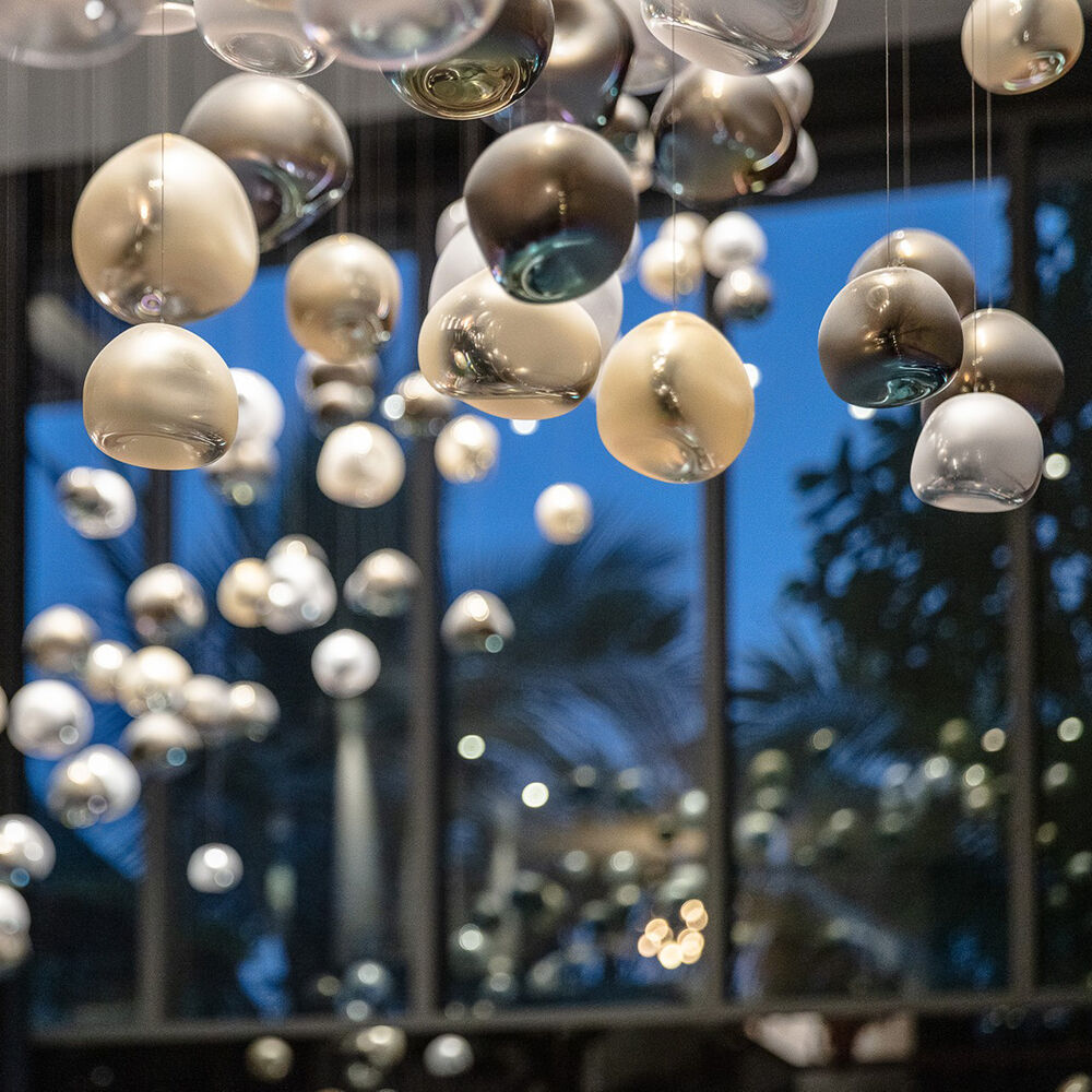 Postmoderne balpendelverligting, handgemaakte Murano-balle, silwer-, goud-, rookgrys- en matbal-kandelare vir hotel, landhuis en restaurant