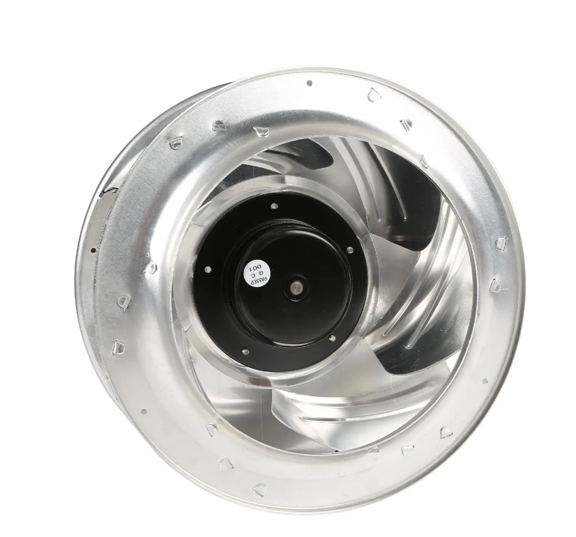 ¿Cómo limpiar y mantener las palas curvas de un ventilador?