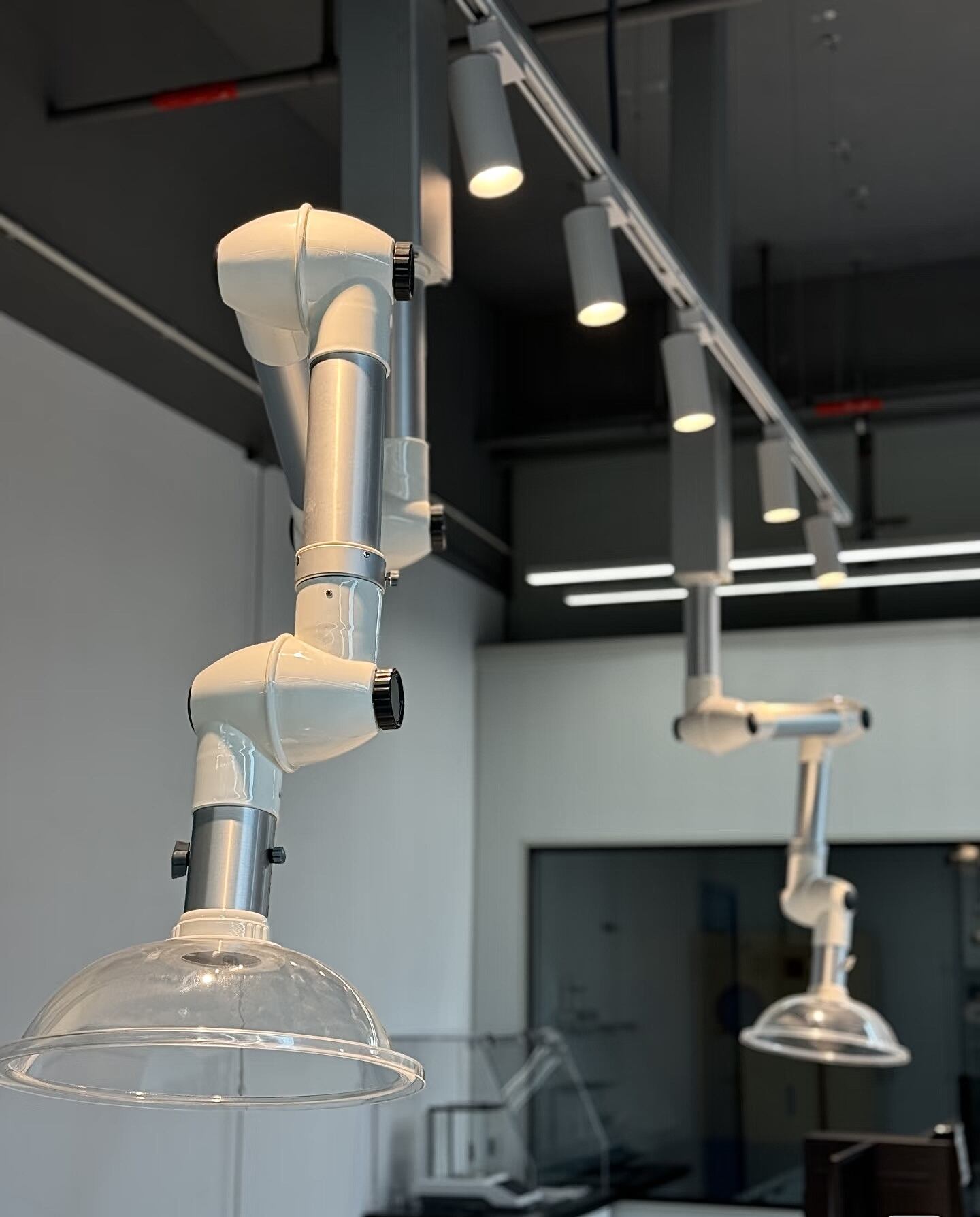 ဓာတုအိုင်းဖြူမှုန်းခေါင်းထုပ်များသည် အလုပ်ခွင်ဘေးကင်းလုံခြုံမှုနှင့် စံနှုန်းမှီမှုကို မည်သို့မှုန်းမှုပေးသနည်း