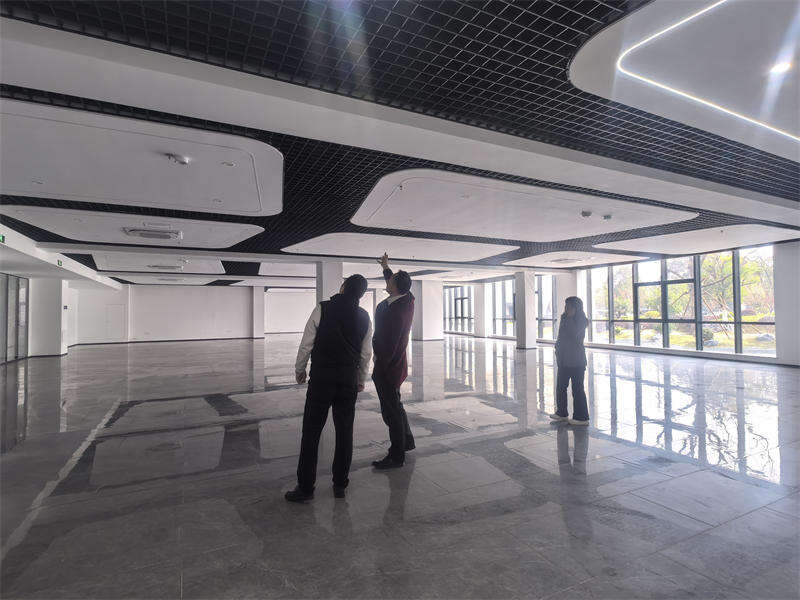 Snaga u stvarnosti: Klijenti posjećuju naše znamenite projekte obnove uredskih zgrada i tvornice