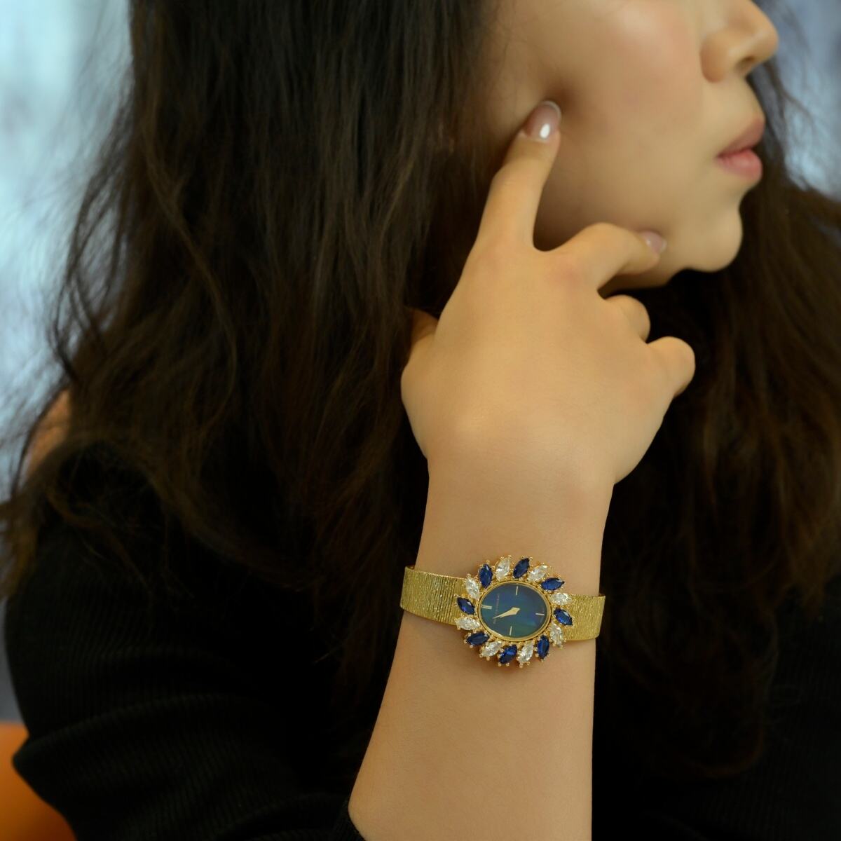 Unmatched Elegance and Precision in Quartz Crystal Watches