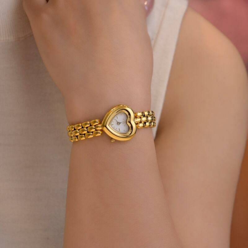 2026 New Style Heart-Shaped Watch, Retro Wristwatch with Diamond Inlay & Gold Plating, Original Design, Factory Direct Sale, Customizable Logo/Color/Material