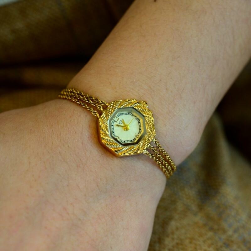 Discover the Unique Advantages of Vintage Watch Bracelets