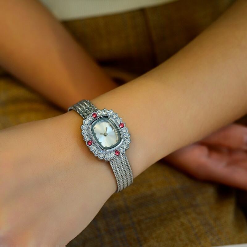 Unmatched Elegance and Functionality in Bracelet Type Watches