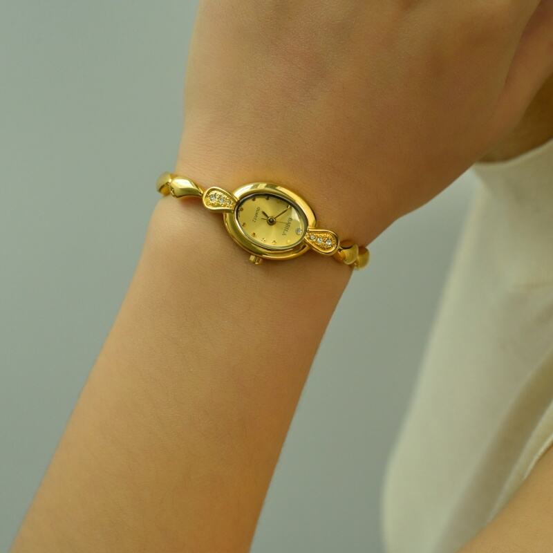 The Allure of Vintage Style Watches in Modern Fashion
