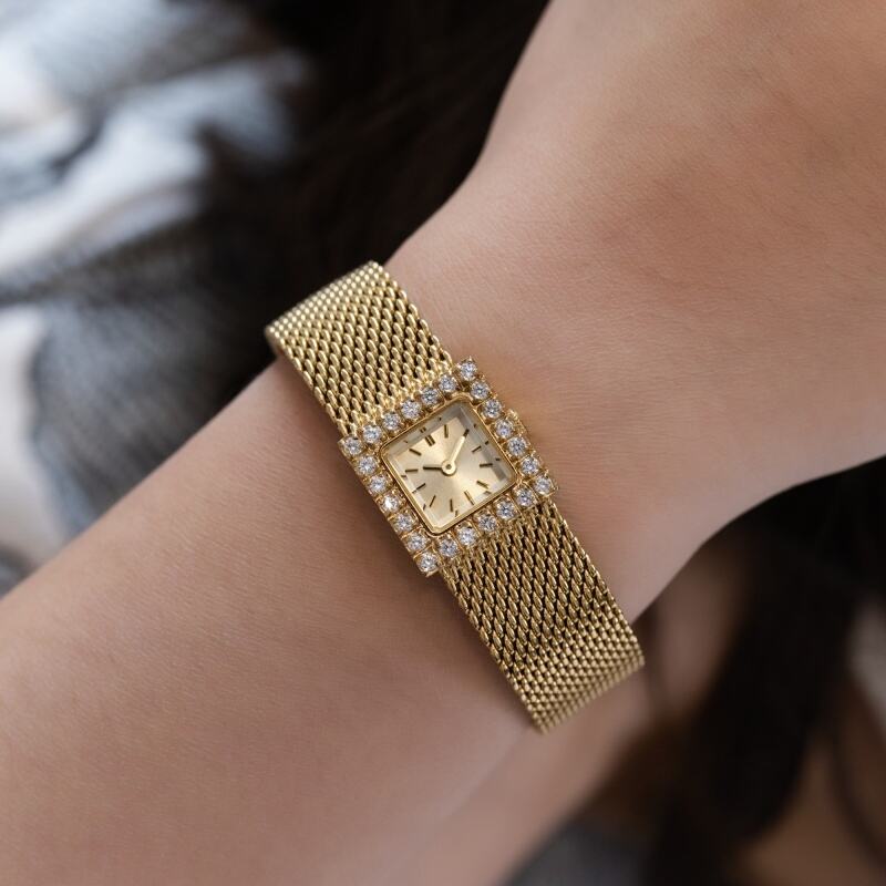 Discover the Unique Advantages of Our Gold Tag Watches