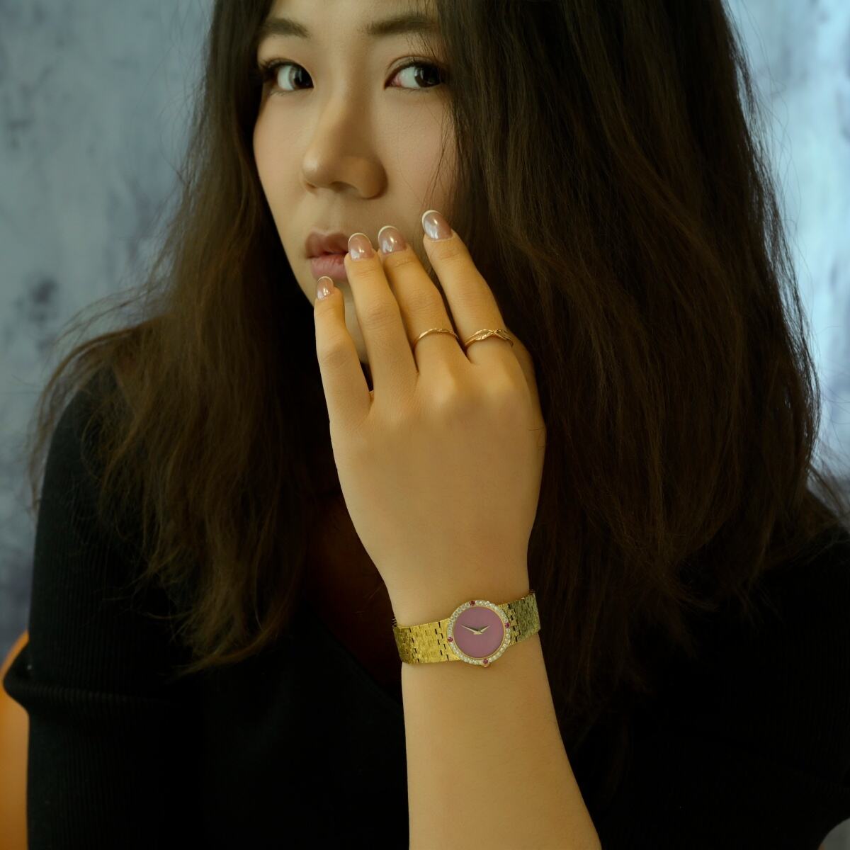 Unmatched Elegance and Craftsmanship in Retro Gold Watches