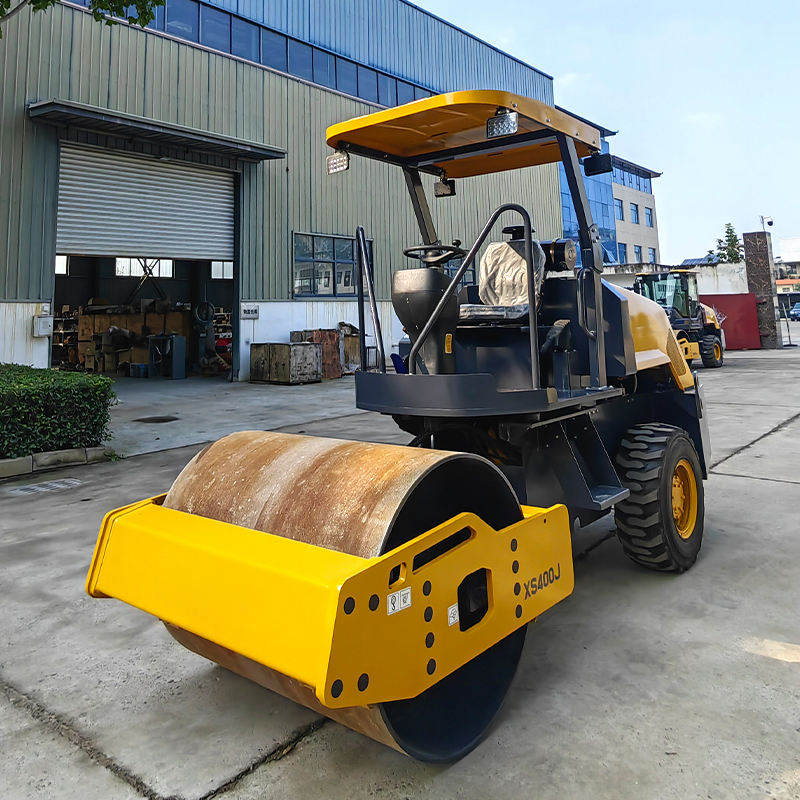 UŻYWANA wibratorowa jednobębnowa walczarka drogowa XCMG XS400J