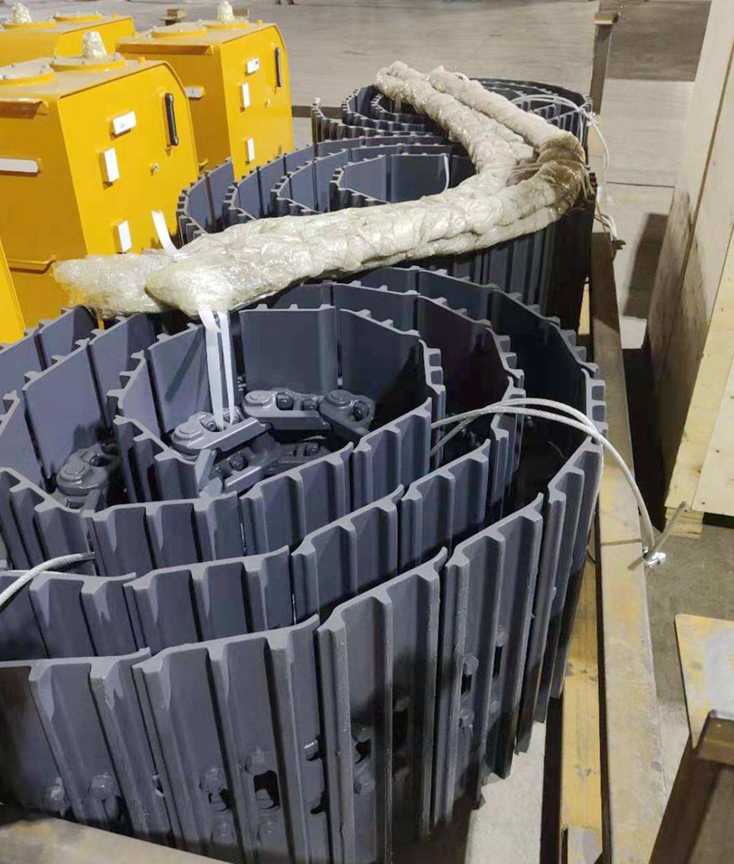 Części do koparki – części podwozia – zestaw gąsienicowy dla koparki XCMG XE215