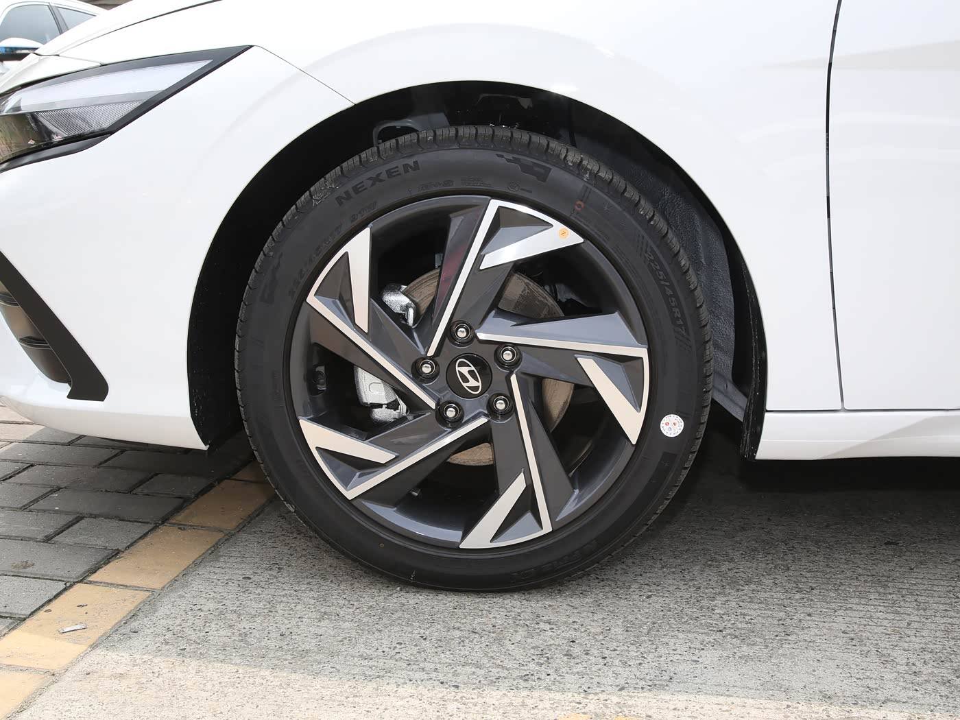 2023 Hyundai Elantra 