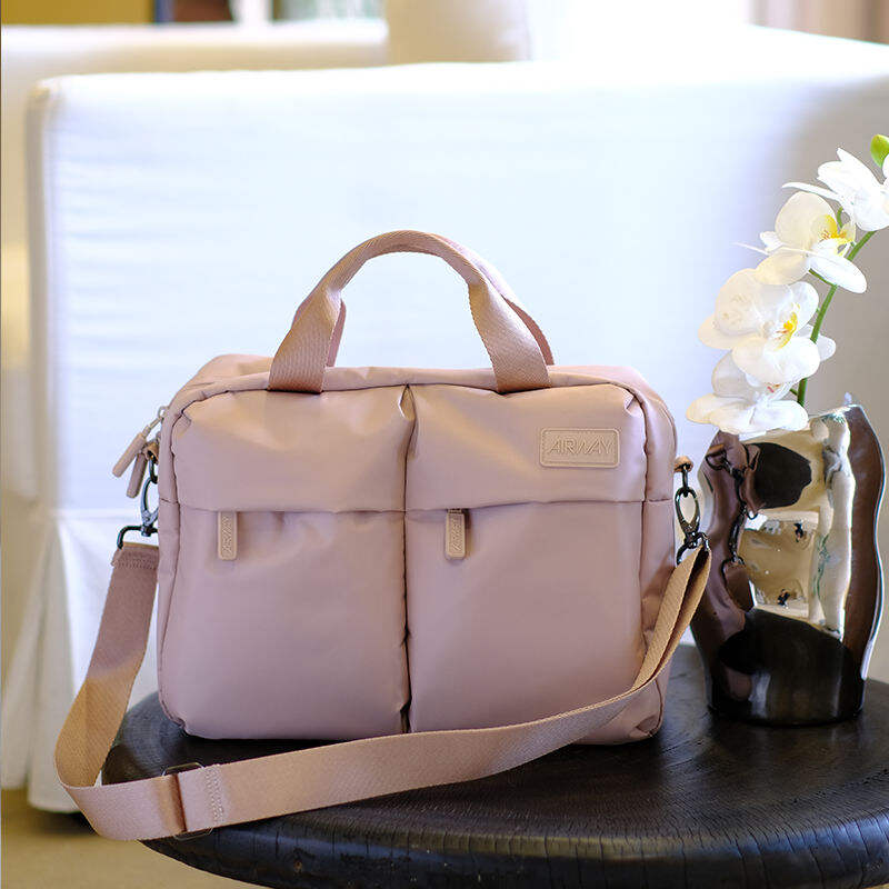 Multifunctional Large Capacity Travel Bag for Fitness Swimming Gym Computer-Fashionable Shoulder Luggage with Zipper Closure