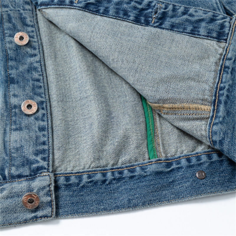 Jaket trakker denim lelaki berkesan kusam tersuai dengan tampal balik kulit di belakang dan logo