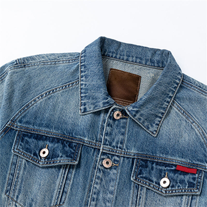 Jaket trakker denim lelaki berkesan kusam tersuai dengan tampal balik kulit di belakang dan logo