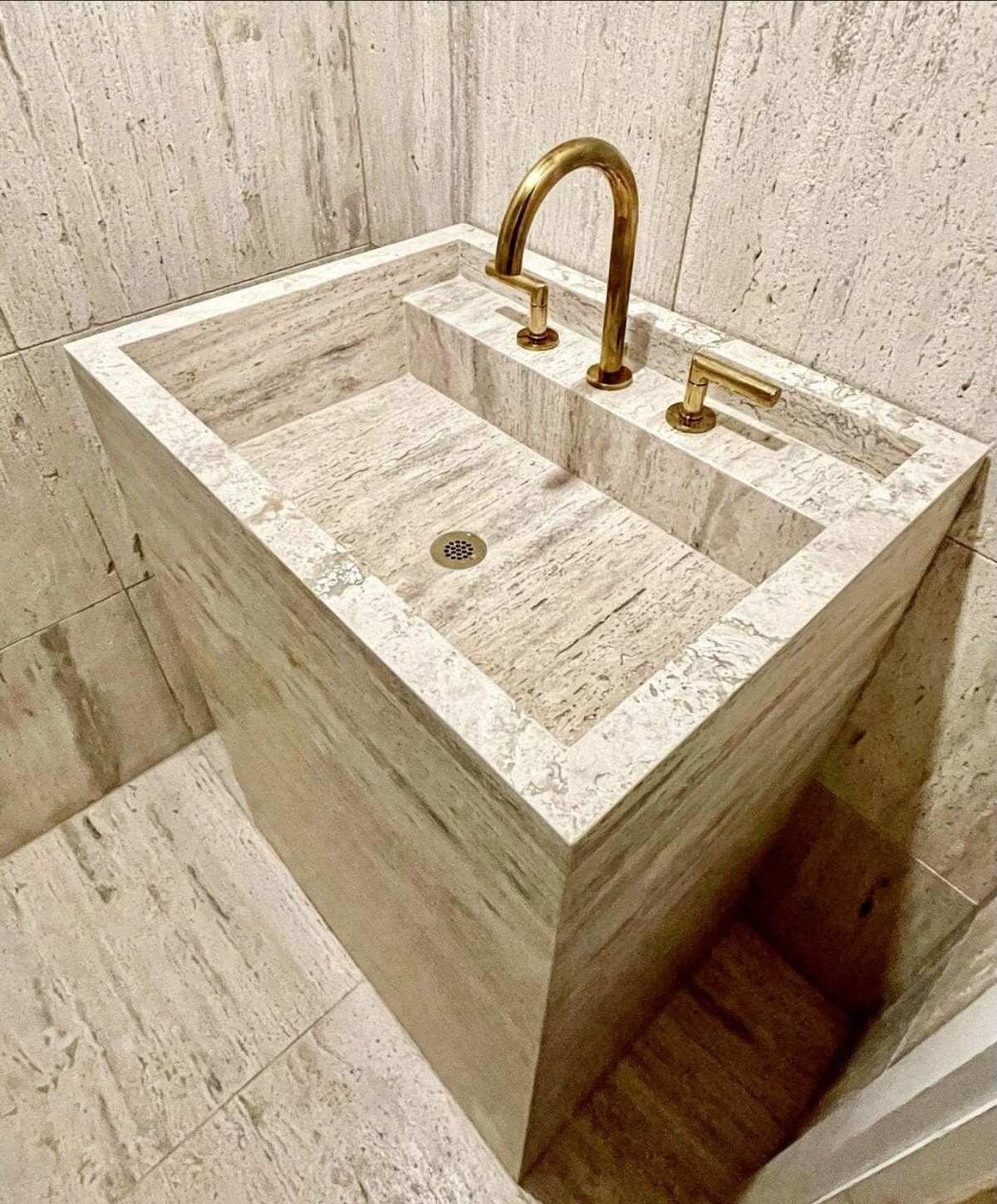 marble vanity2.jpg