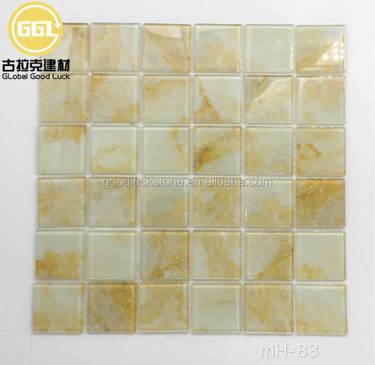 Colore oro cristallino vetro quadrato mosaico piastrella per la decorazione delle pareti del bagno