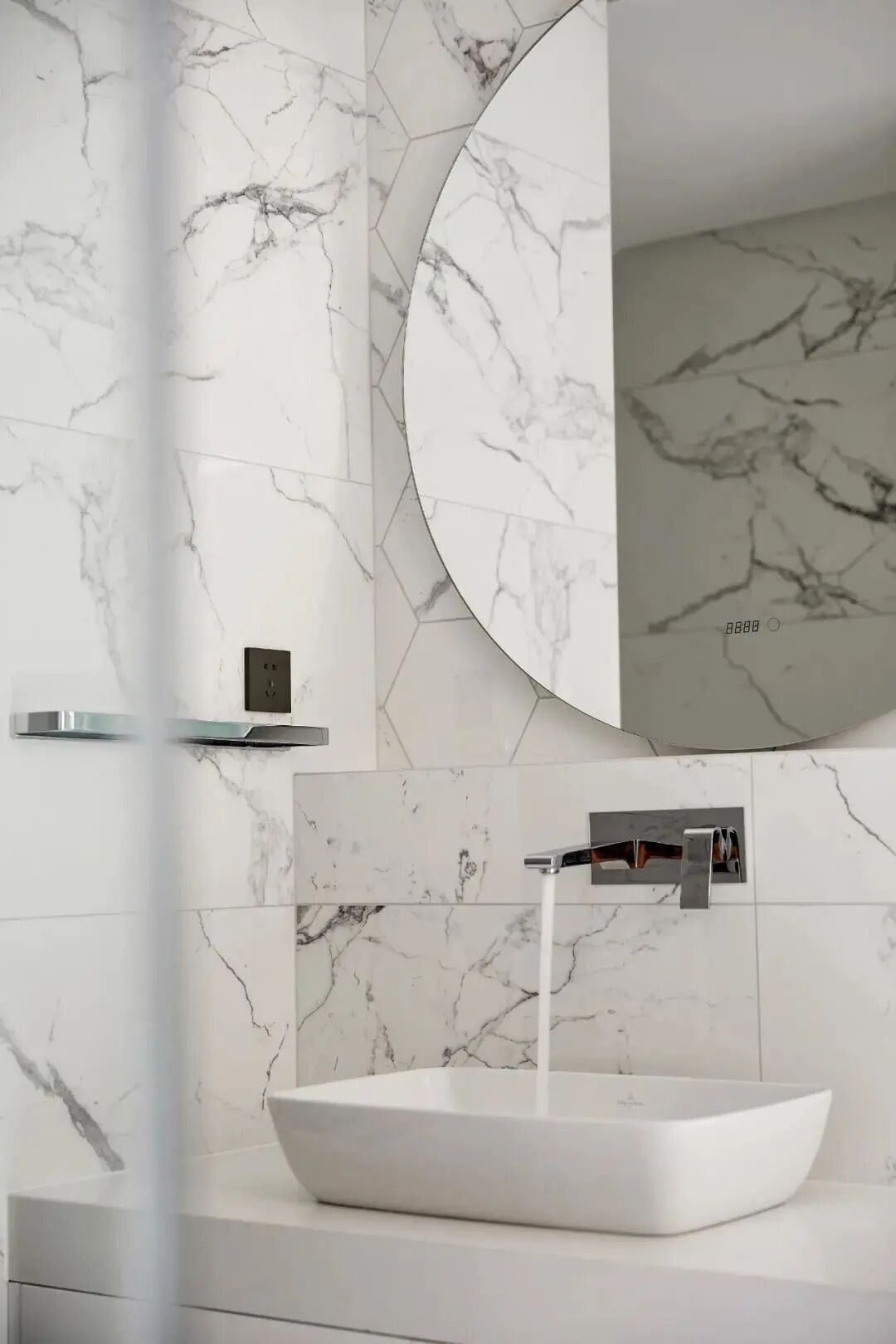 Calacatta White (7).jpg