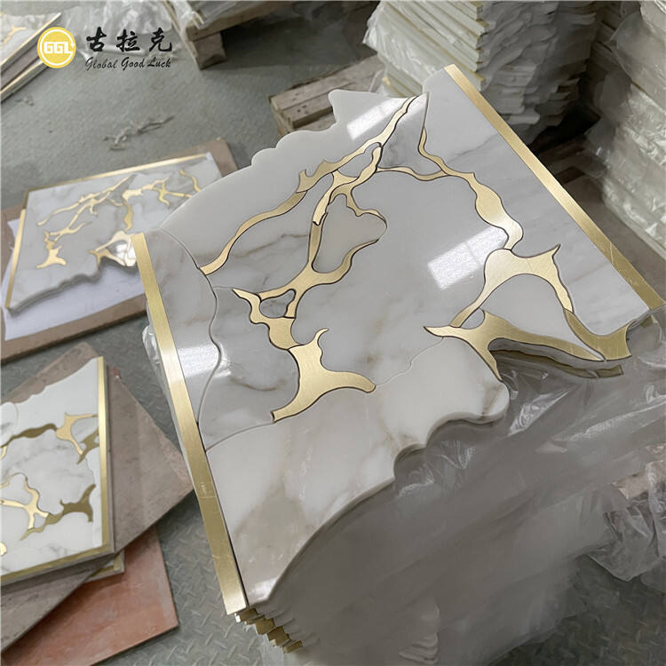 Luxury Calacatta Gold Marble Waterjet Mosaic Inlay Brass Design