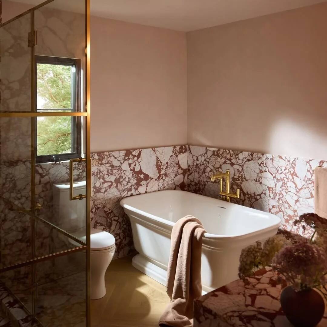 หินอ่อนบัลการี สีแดง | ความตัดกันอย่างเข้มข้นและใช้งานได้หลากหลาย