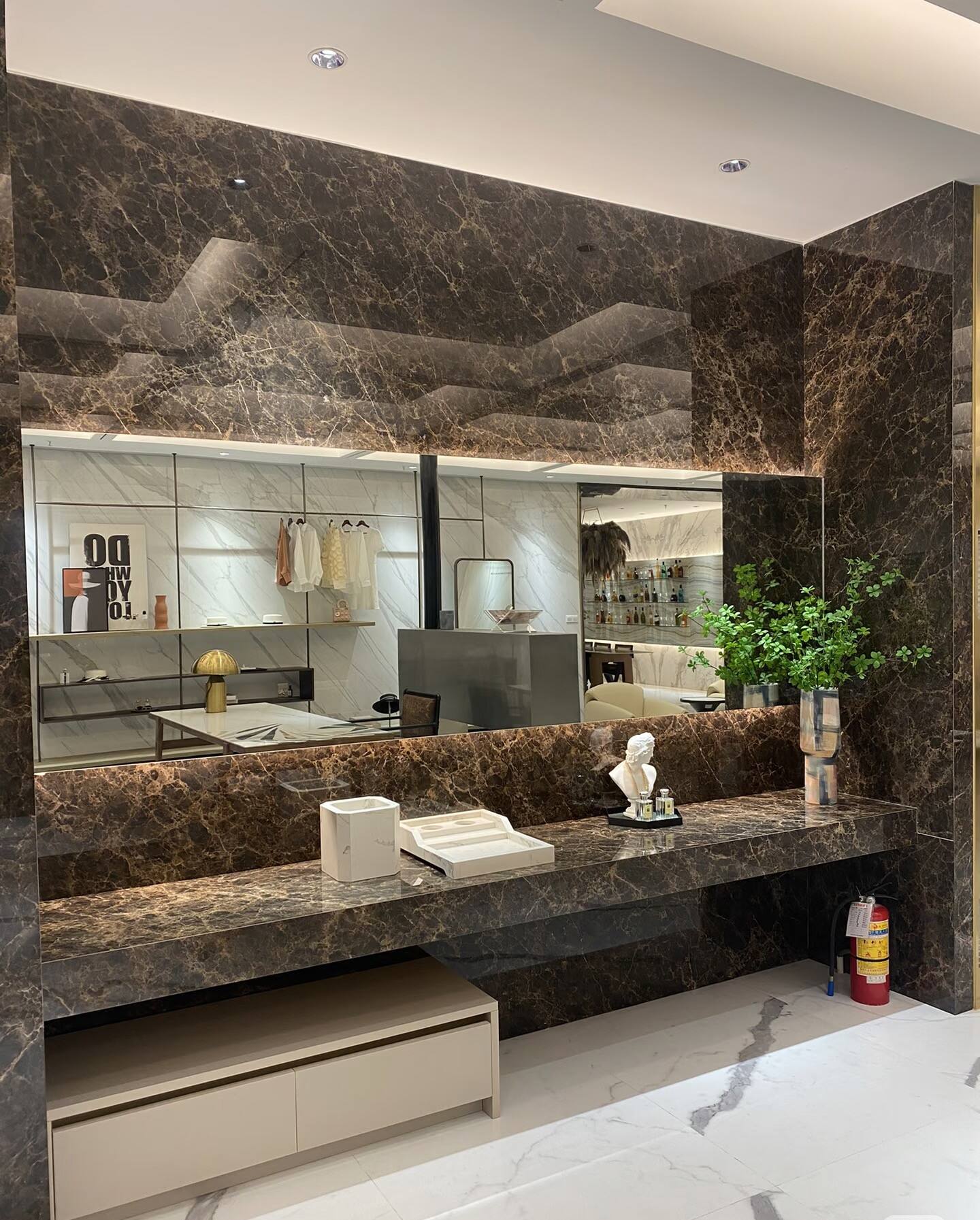 Dark Emperador10.jpg