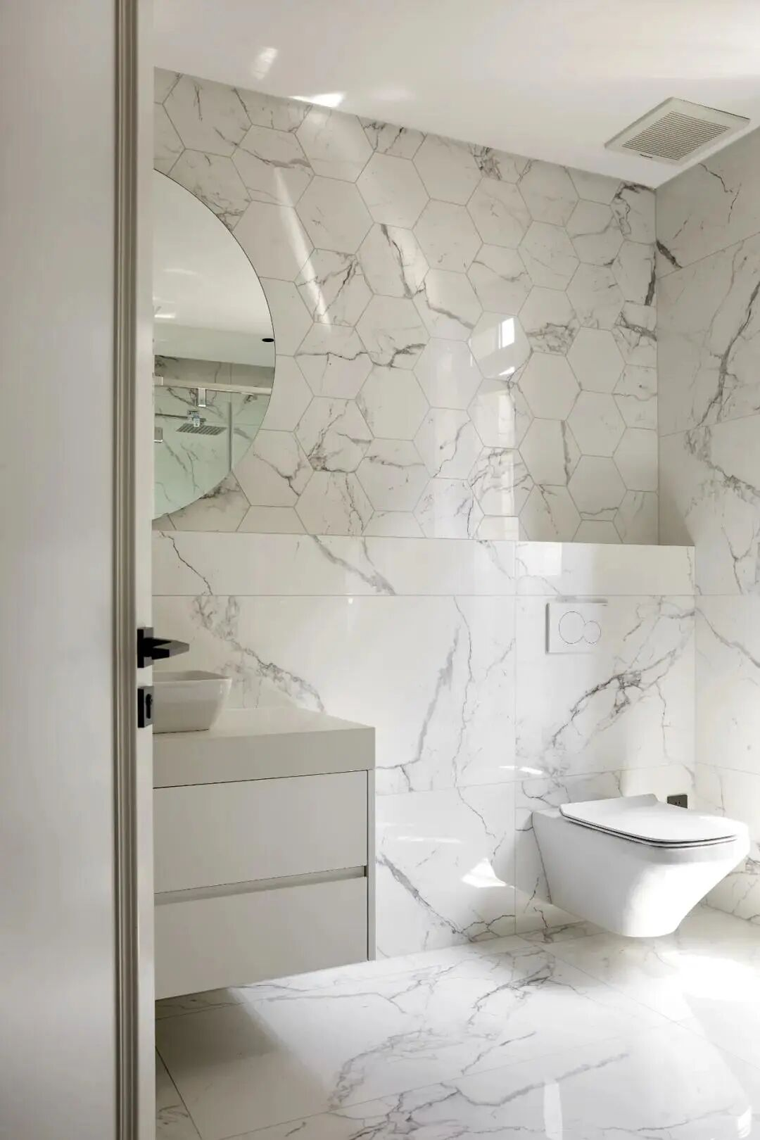 Calacatta White (6).jpg