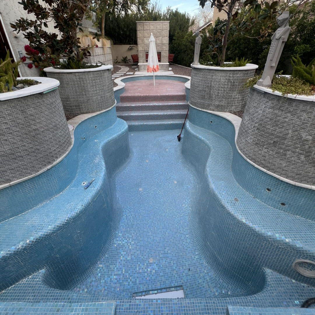 Villa swimming pool